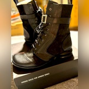 Elliston Fluevog boots. Like new.. worn once.